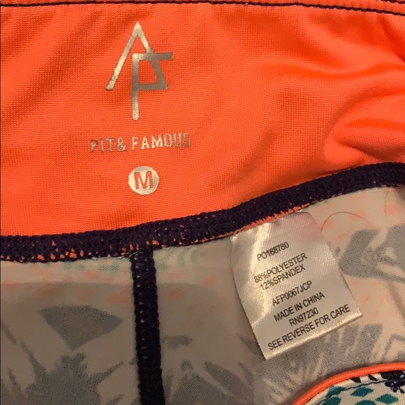 🌼SALE🌼Fit and Famous Cropped Workout Leggings - Picture 2 of 4